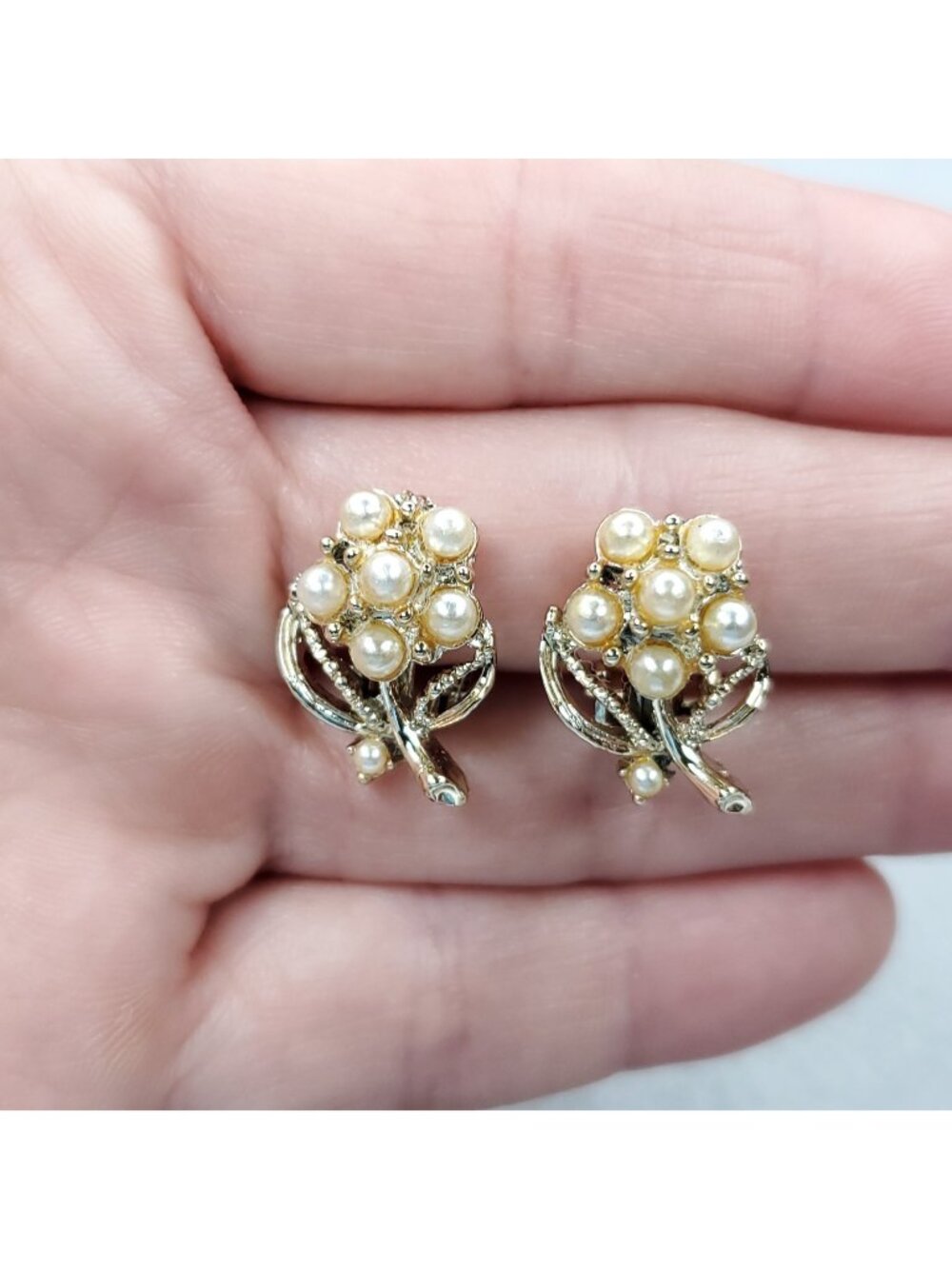 Vintage Lisner Earrings Gold Tone Faux Pearl Floral Clip On 3/4"